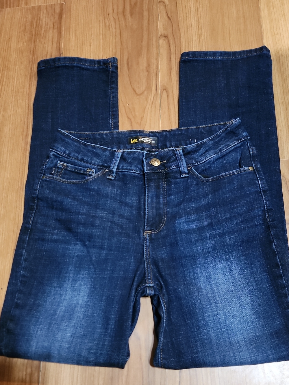 NWOT Lee Women's secretly shapes straight leg denim Jeans